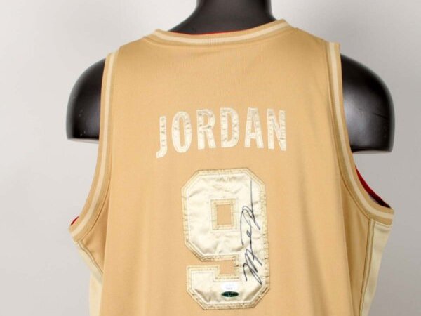 Memorabilia Experts Auctions